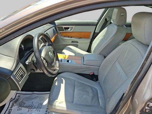 Used 2010 Jaguar XF Luxury RWD image 13