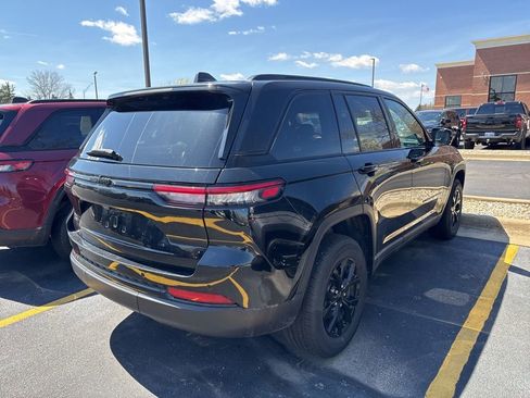 Certified 2025 Jeep Grand Cherokee Altitude AWD/4WD image 10