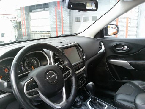 Used 2018 Jeep Cherokee Latitude Plus w/ Cold Weather Group image 20