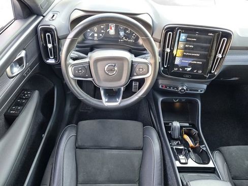 Used 2021 Volvo XC40 T4 R-Design w/ Climate Package image 16