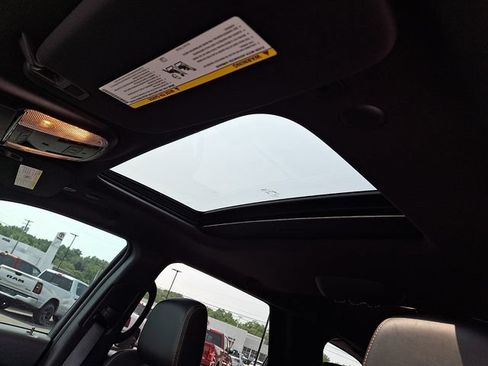 Used 2025 Dodge Durango R/T AWD/4WD image 16