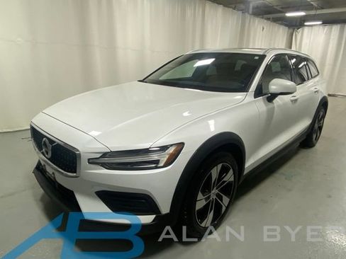 Used 2020 Volvo V60 T5 Cross Country w/ Protection Package Premier AWD/4WD image 1