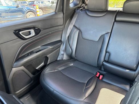 Used 2025 Jeep Compass Trailhawk image 38