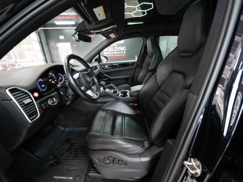 Used 2023 Porsche Cayenne image 9