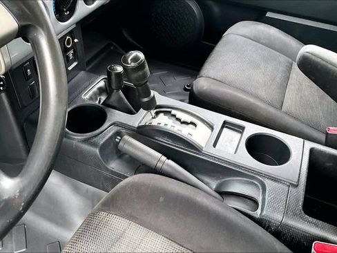 Used 2014 Toyota FJ Cruiser 4WD w/ Convenience Package image 18