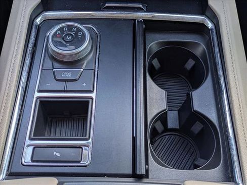 Used 2024 Ford Expedition XLT RWD image 12