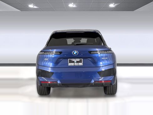 Used 2024 BMW iX xDrive50 w/ Premium Package AWD/4WD image 9