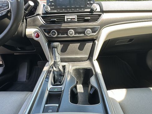 Used 2018 Honda Accord LX image 19