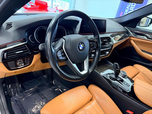 Used 2019 BMW 530i w/ Premium Package RWD image 19