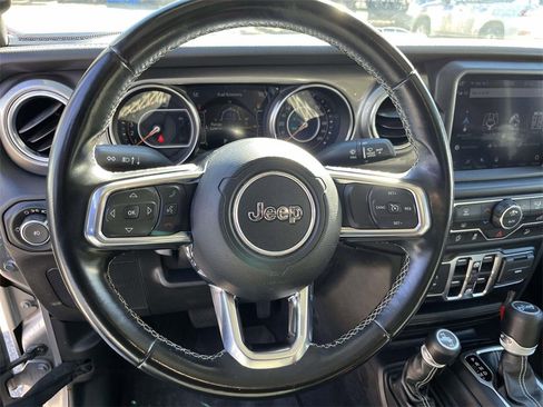 Used 2020 Jeep Wrangler Unlimited Sahara image 17