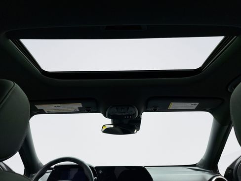 Used 2024 Chevrolet Trax RS w/ Sunroof Package image 18