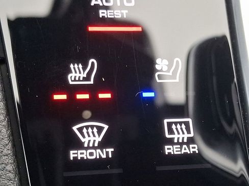 Used 2023 Porsche Cayenne S image 27