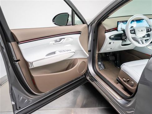 New 2026 Genesis GV70 2.5T Advanced AWD/4WD image 28