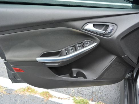 Used 2017 Ford Focus ST FWD image 9