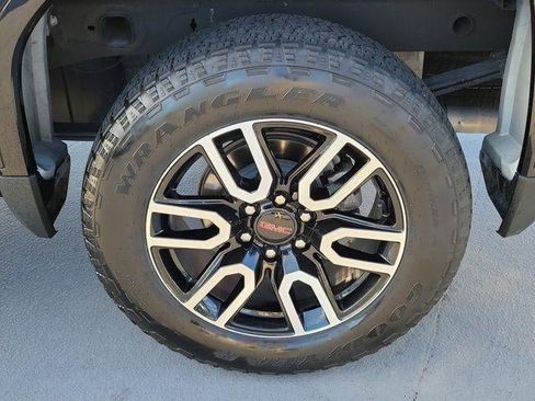 Used 2023 GMC Sierra 1500 AT4 w/ AT4 Premium Package AWD/4WD image 10