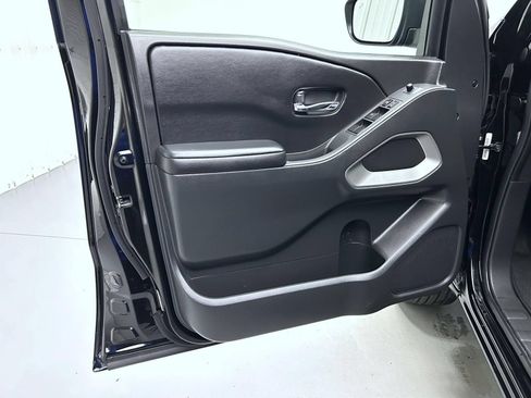 Certified 2025 Nissan Frontier SV AWD/4WD image 9