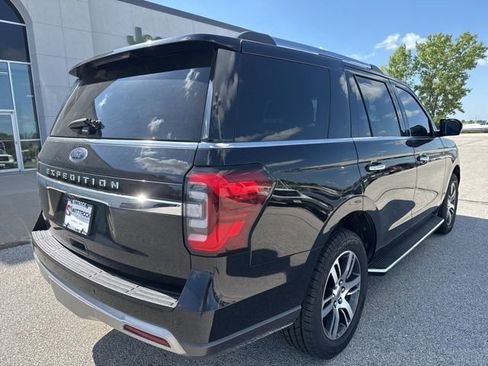 Used 2022 Ford Expedition Limited image 8