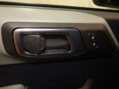 Used 2023 Ford Bronco Badlands image 16