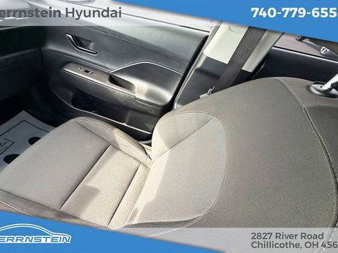 Certified 2025 Hyundai Kona SE AWD/4WD image 11