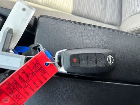 Used 2023 Nissan Rogue SV image 31