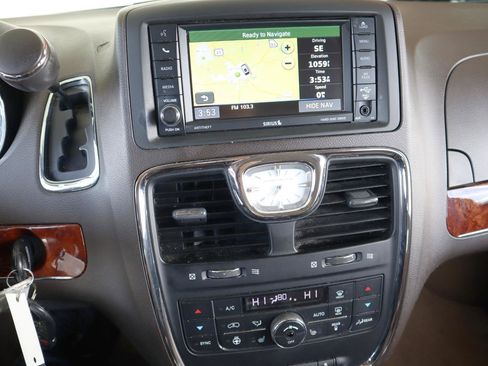Used 2016 Chrysler Town & Country Touring-L w/ Driver Convenience Group FWD image 44