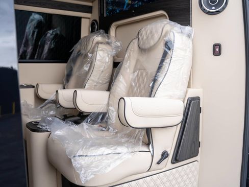 Used 2024 Mercedes-Benz Sprinter 3500 image 2