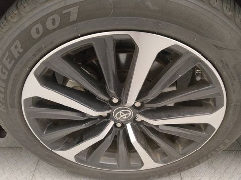 Used 2021 Toyota Highlander XSE FWD image 31