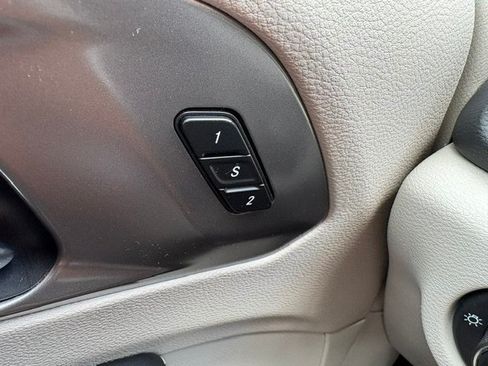 Used 2023 Chrysler Pacifica Touring-L FWD image 25