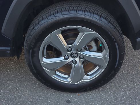 Used 2021 Toyota RAV4 Limited image 39