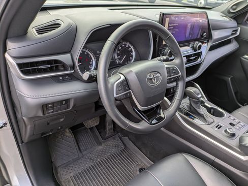 Used 2023 Toyota Highlander XSE AWD/4WD image 8