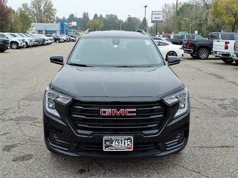 Used 2024 GMC Terrain SLE w/ Driver Convenience Package image 9