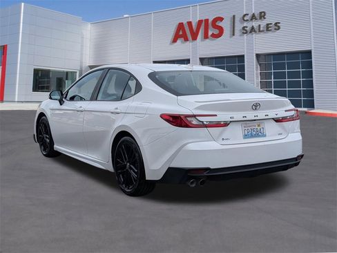 Used 2025 Toyota Camry SE image 9