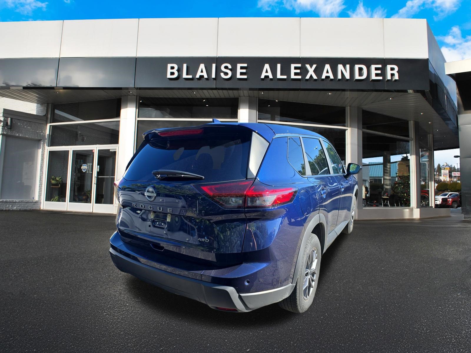 Used 2026 Nissan Rogue SV AWD/4WD image 3