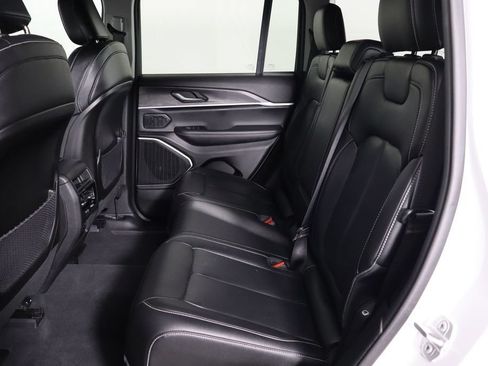 Used 2023 Jeep Grand Cherokee Limited w/ Black Appearance Package RWD image 16