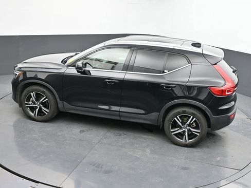 Used 2025 Volvo XC40 B5 Core AWD/4WD image 16