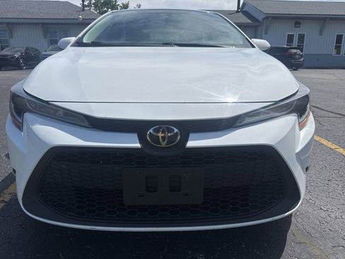 Used 2022 Toyota Corolla LE FWD image 2
