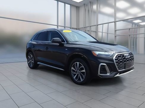Used 2023 Audi Q5 2.0T Premium w/ Convenience Package image 2