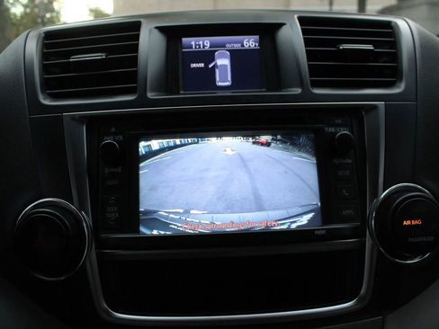 Used 2013 Toyota Highlander 4WD Hybrid image 34
