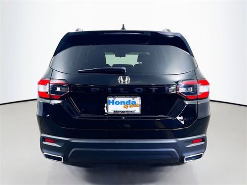 Certified 2025 Honda Pilot Sport image 8