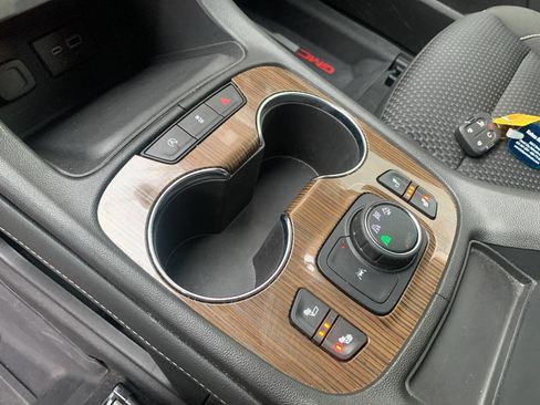 Used 2023 GMC Acadia SLE w/ Driver Convenience Package image 14