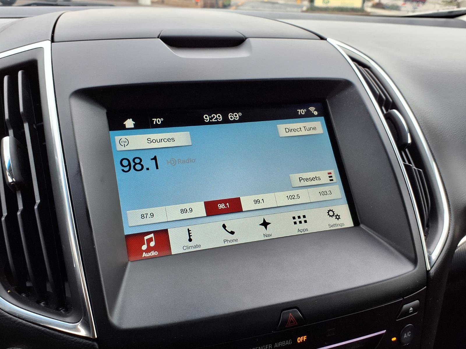 Used 2018 Ford Edge Titanium w/ Equipment Group 302A AWD/4WD image 9