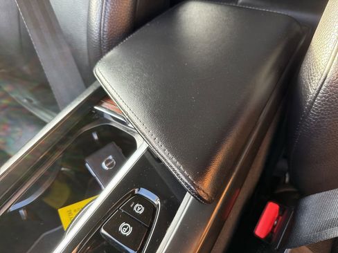 Used 2023 Volvo XC60 B5 Plus image 35