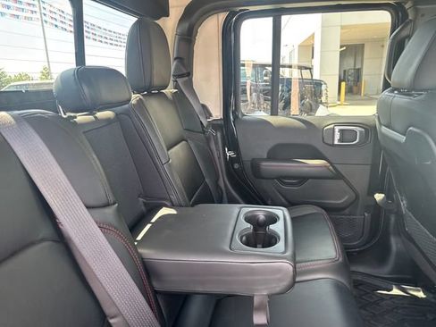 Used 2025 Jeep Gladiator Rubicon w/ Convenience Group AWD/4WD image 35