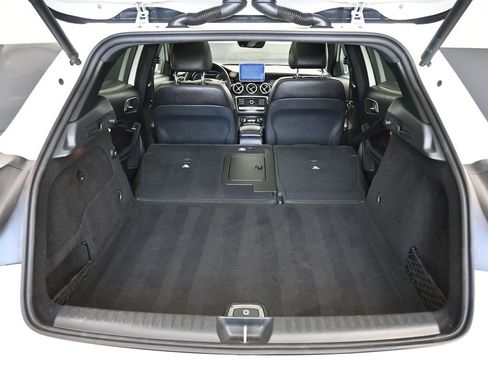 Used 2018 Mercedes-Benz GLA 250 4MATIC image 48