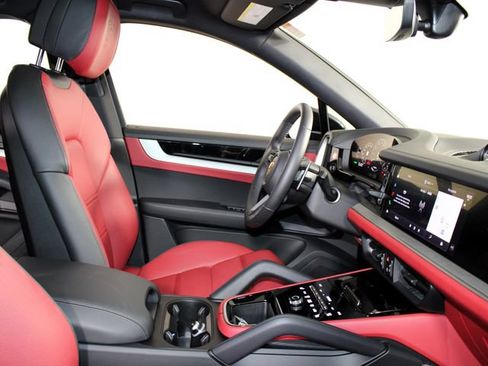Certified 2026 Porsche Cayenne S AWD/4WD image 26
