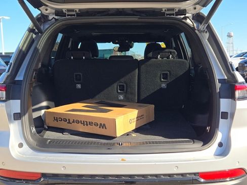 Used 2023 Jeep Grand Cherokee Altitude image 16