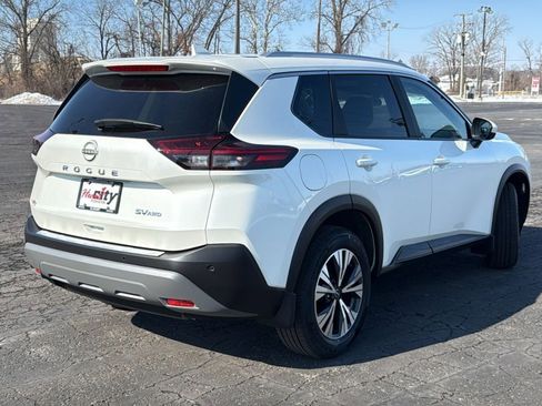 Used 2023 Nissan Rogue SV w/ SV Premium B Package image 9