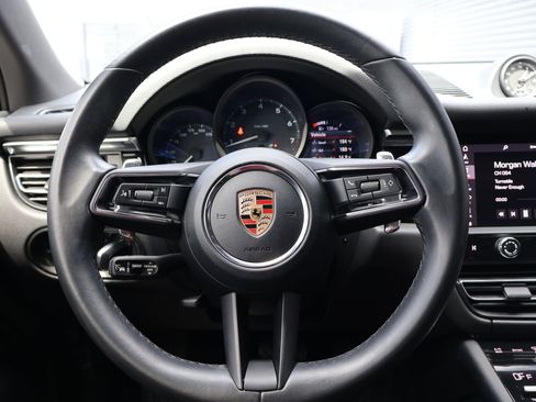 Certified 2023 Porsche Macan image 15