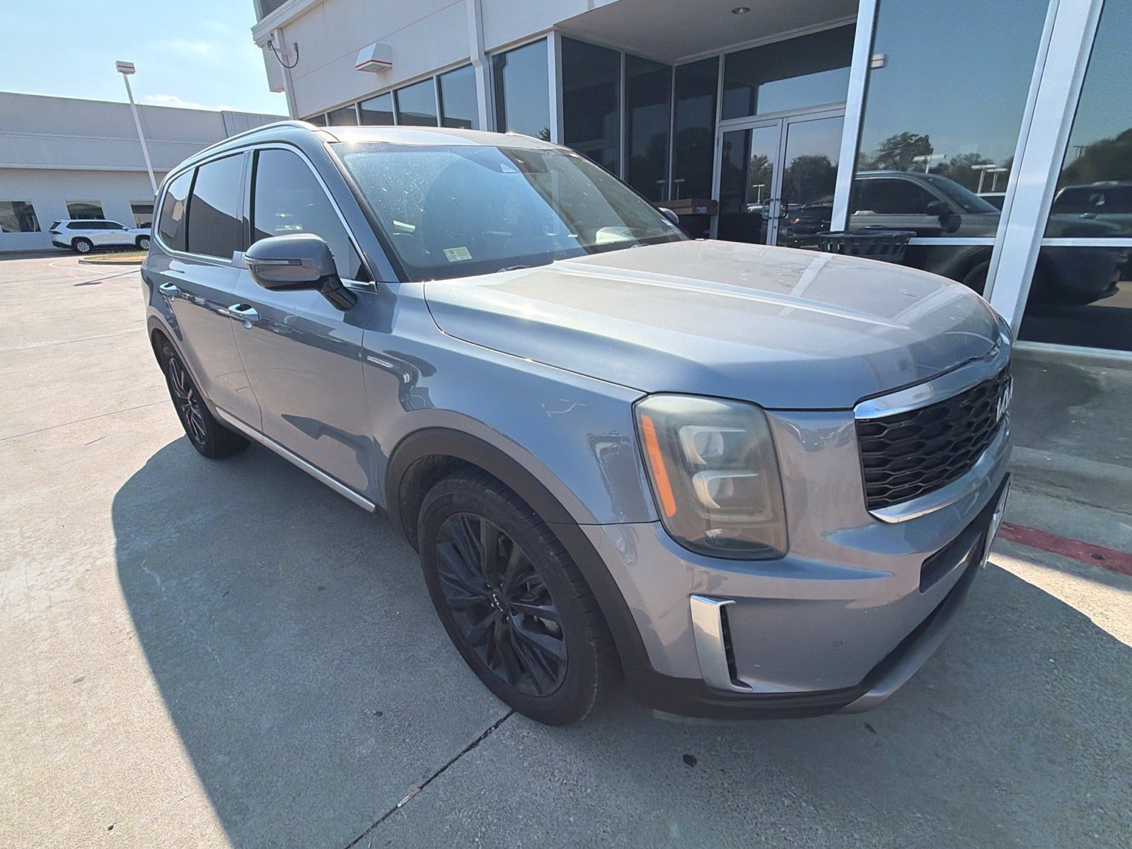 Used 2022 Kia Telluride SX w/ SX Prestige Package AWD/4WD image 3