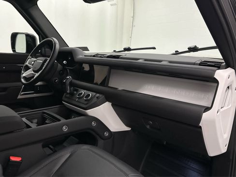 Used 2024 Land Rover Defender 110 S image 17